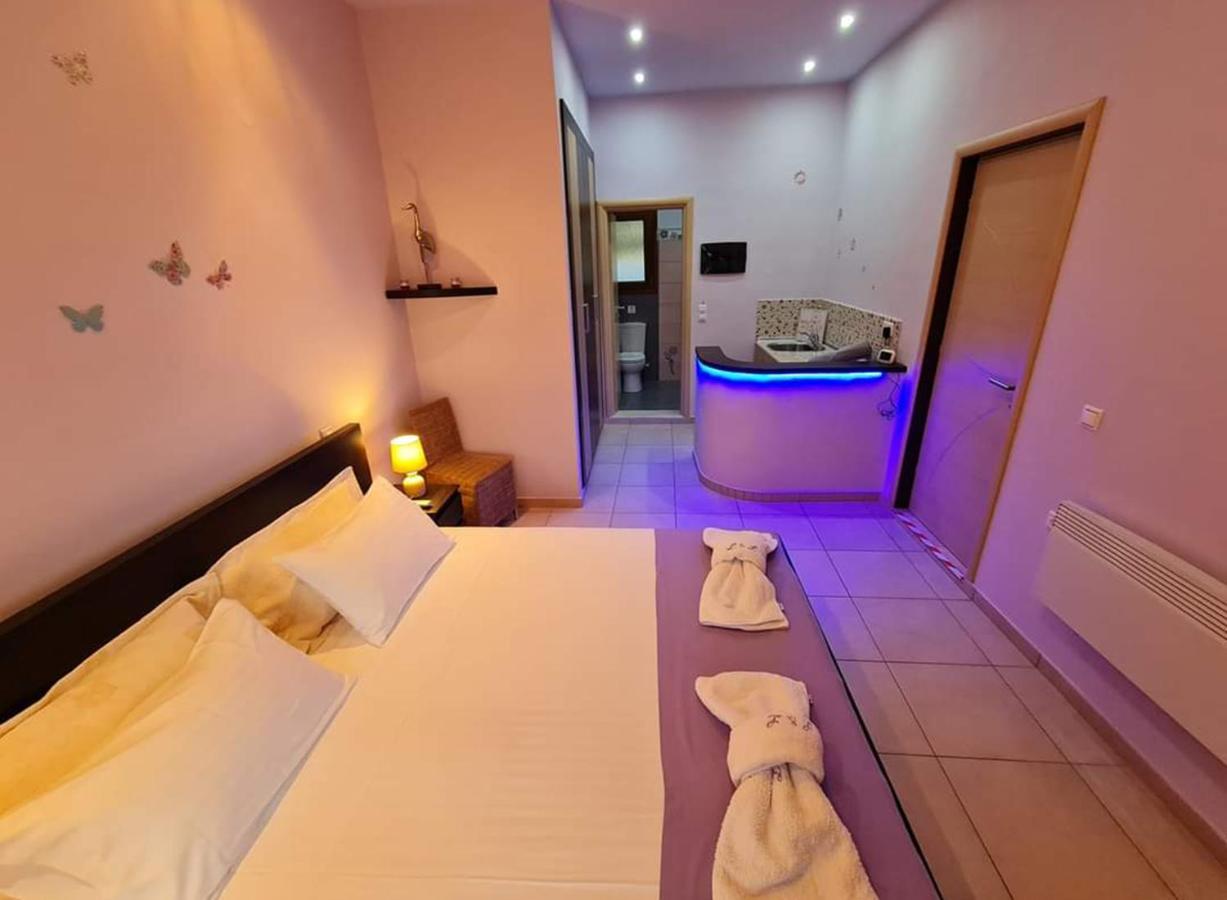 Loukia'S Studios And Apartments Paramonas  Luaran gambar